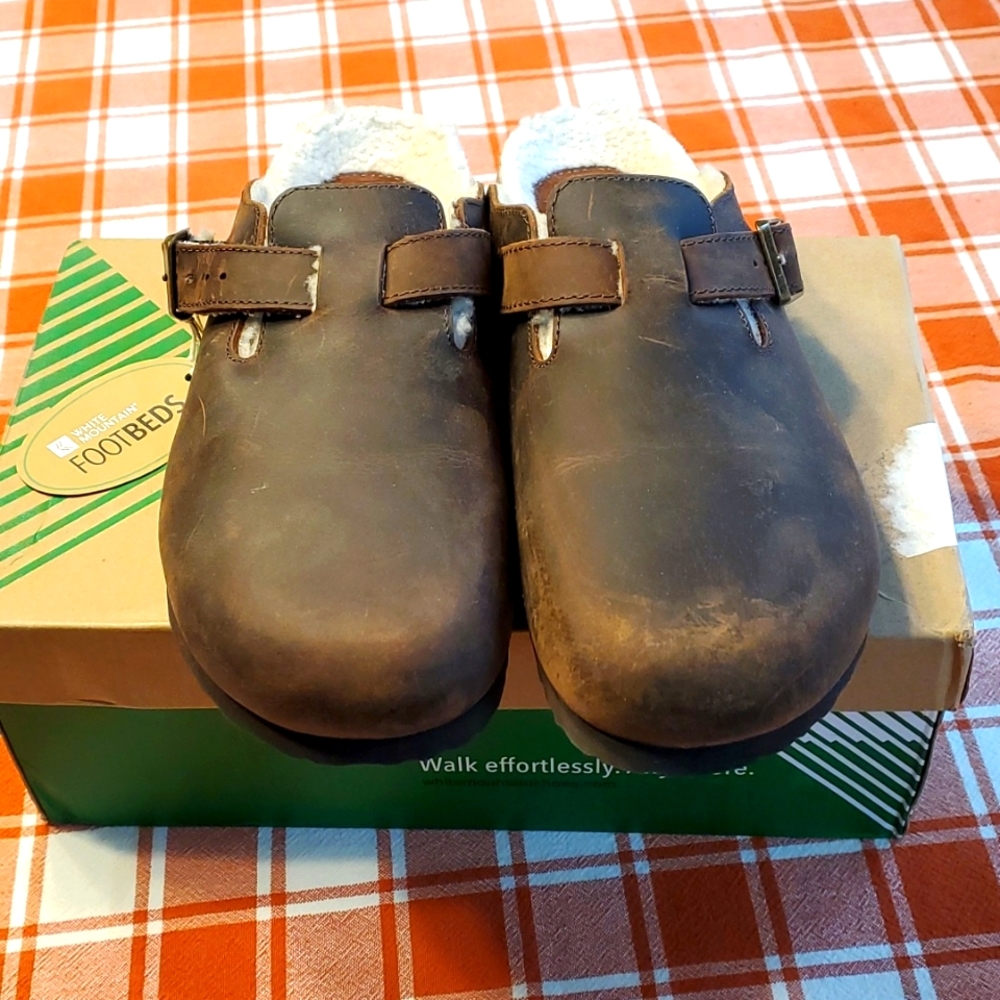 White Mountain Boston style clog women's size 11 (runs small)